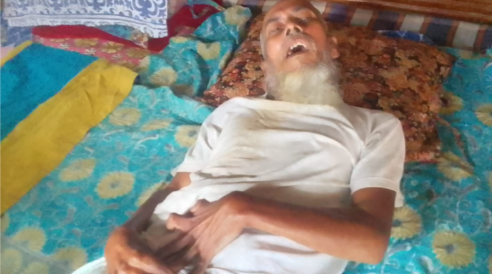 প্যারালাইসিসে আক্রান্ত শিক্ষকের শেষ সম্বলটুকুও ছাড়ছে না তারা