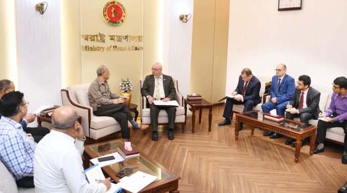 স্বরাষ্ট্র মন্ত্রণালয়ের উপদেষ্টার সঙ্গে রাশিয়ার রাষ্ট্রদূত এর সাক্ষাৎ
