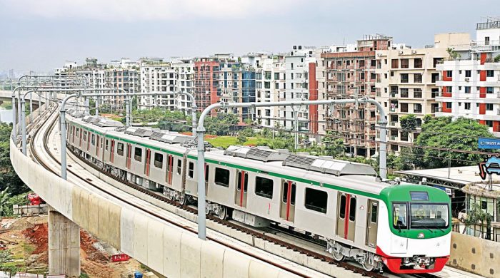 মেট্রোরেল চলছে না কেন?