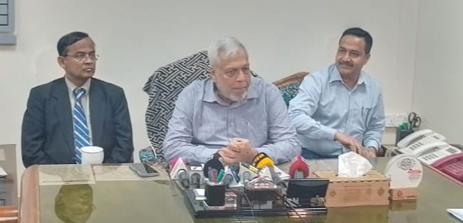 সরকার রেলের ব্যয় কমাতে বদ্ধপরিকর : রেলপথ মন্ত্রণালয়ের উপদেষ্টা মুহাম্মদ ফাওজুল কবির খান