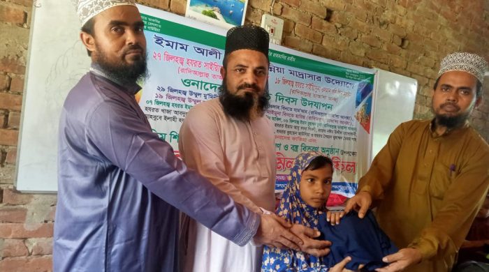 চকরিয়ায় এতিম শিক্ষার্থীদের মাঝে বস্ত্র বিতরণ