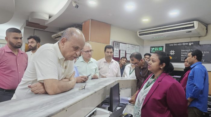 চট্টগ্রামে স্বাস্থ্যমন্ত্রীর ডায়াগনস্টিক সেন্টার পরিদর্শন