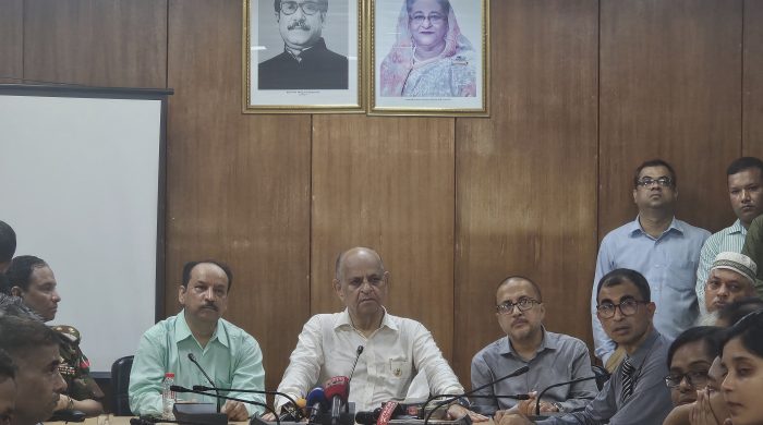 স্যার সলিমুল্লাহ মেডিকেল কলেজ মিটফোর্ড হাসপাতাল পরিদর্শন করলেন স্বাস্থ্যমন্ত্রী
