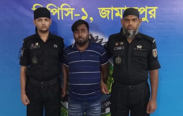 ভুয়া ডিবি পুলিশ পরিচয়ে অটোরিকশা ছিনতাইকারী গ্রেফতার