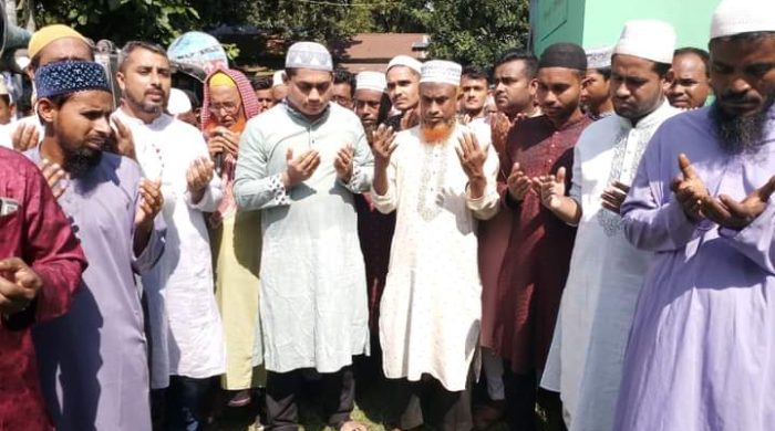 শেরপুরে জামায়াত নেতা কামারুজ্জামানের কবর জিয়ারত করলেন ছেলে ওয়াফীসহ ভক্তরা
