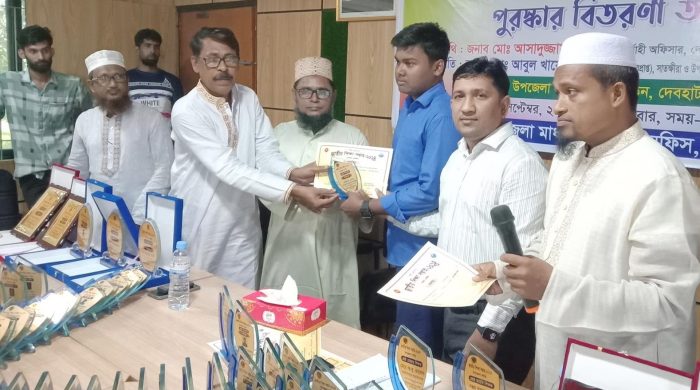সাতক্ষীরা দেবহাটায় জাতীয় শিক্ষা সপ্তাহের পুরস্কার বিতরণ