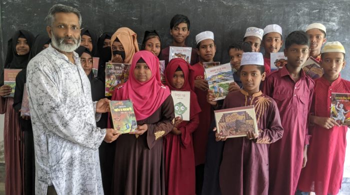 নকলায় শতভাগ উপস্থিত শিক্ষার্থীদের মাঝে পুরষ্কার প্রদান