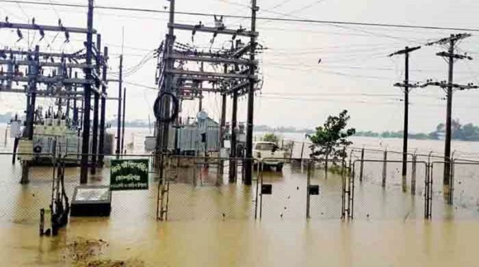 বন্যা: ৯ জেলায় বিদ্যুৎহীন সোয়া ৯ লাখ মানুষ